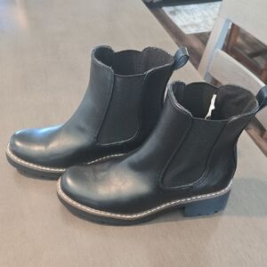 Universal Thread Black Chelsea Ankle Boots